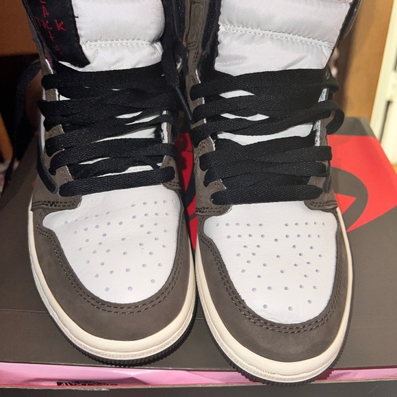 Travis Scott Air Jordan 1 - Picture 4 of 5